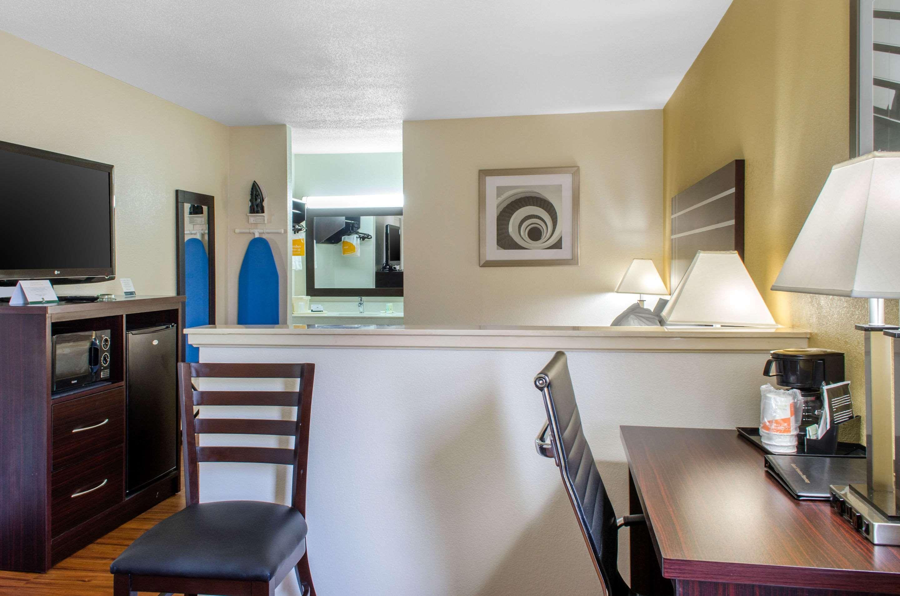 Quality Inn Маккомб Екстер'єр фото