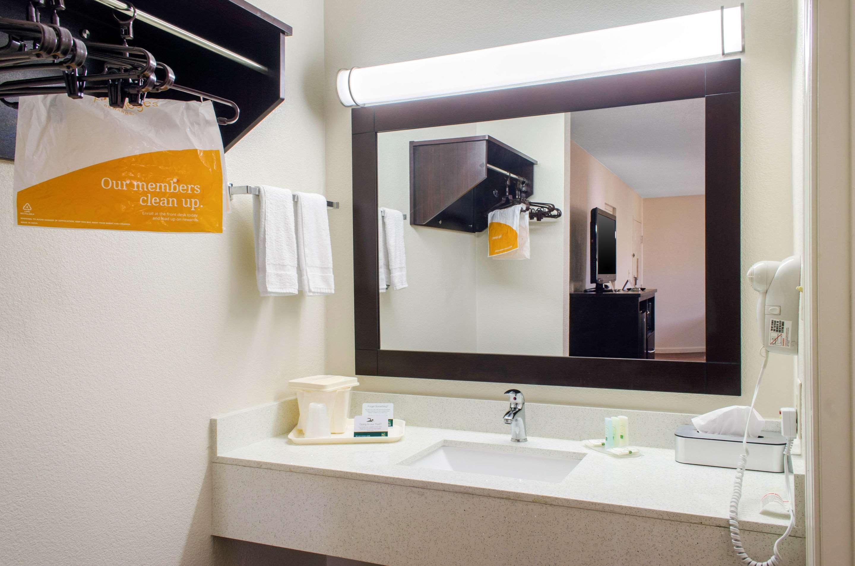 Quality Inn Маккомб Екстер'єр фото