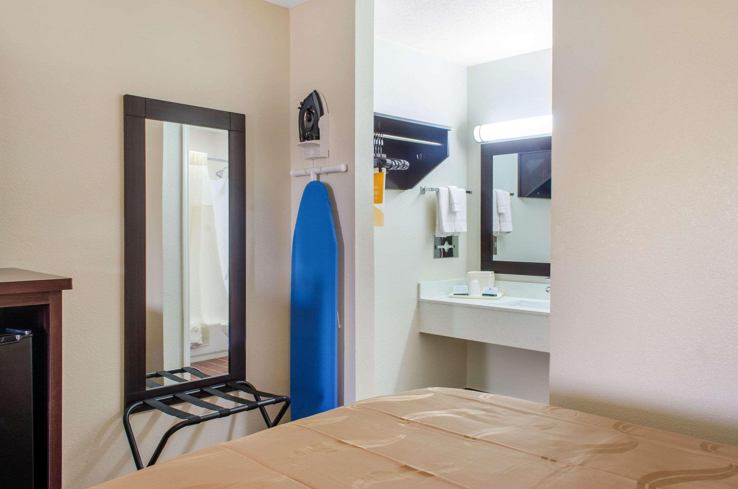 Quality Inn Маккомб Екстер'єр фото