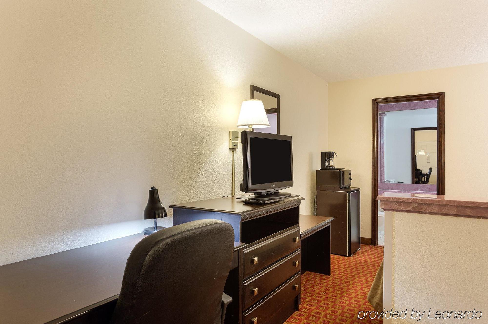 Quality Inn Маккомб Екстер'єр фото