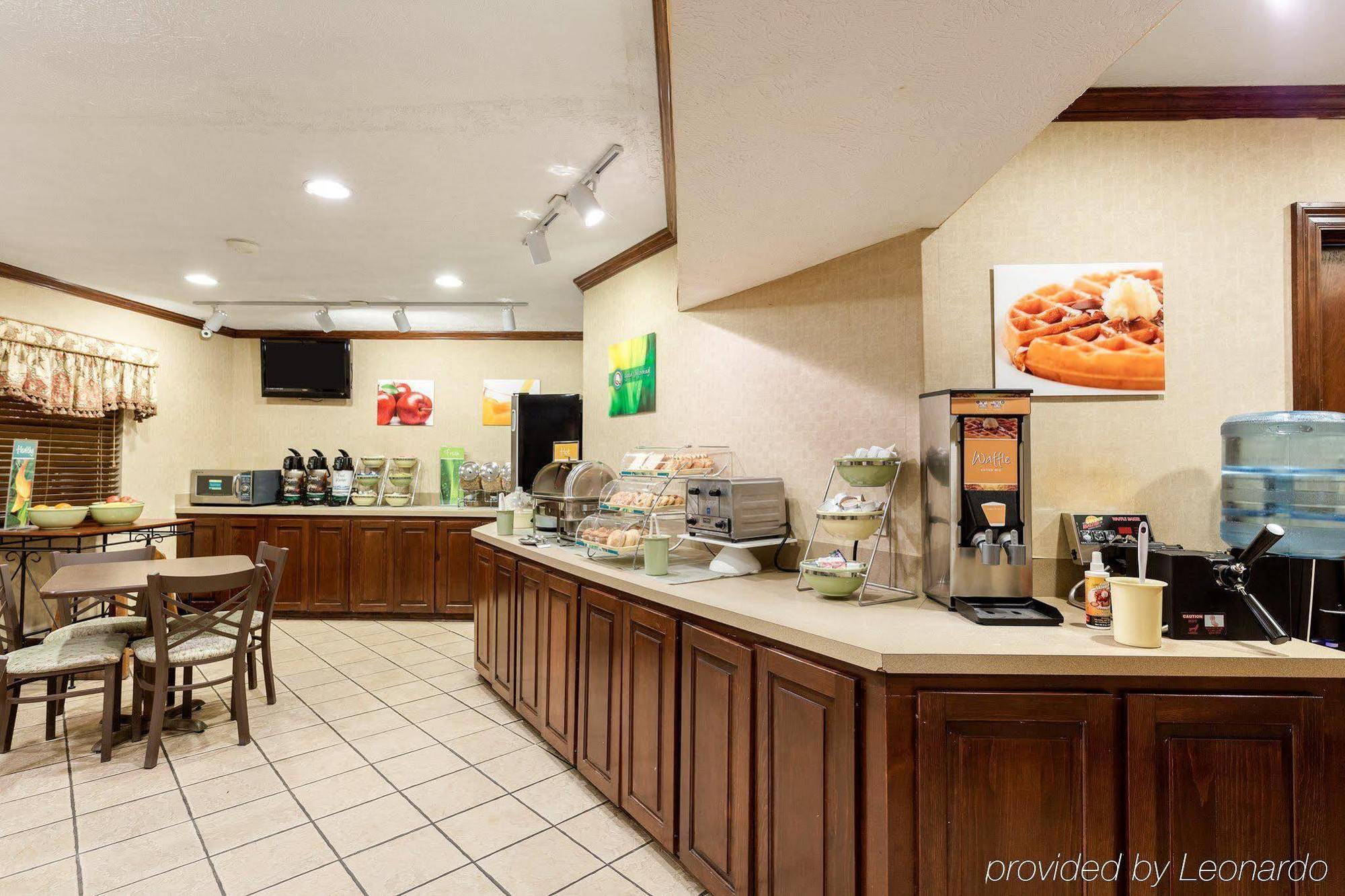Quality Inn Маккомб Екстер'єр фото