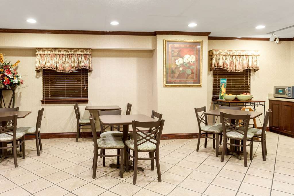 Quality Inn Маккомб Ресторан фото